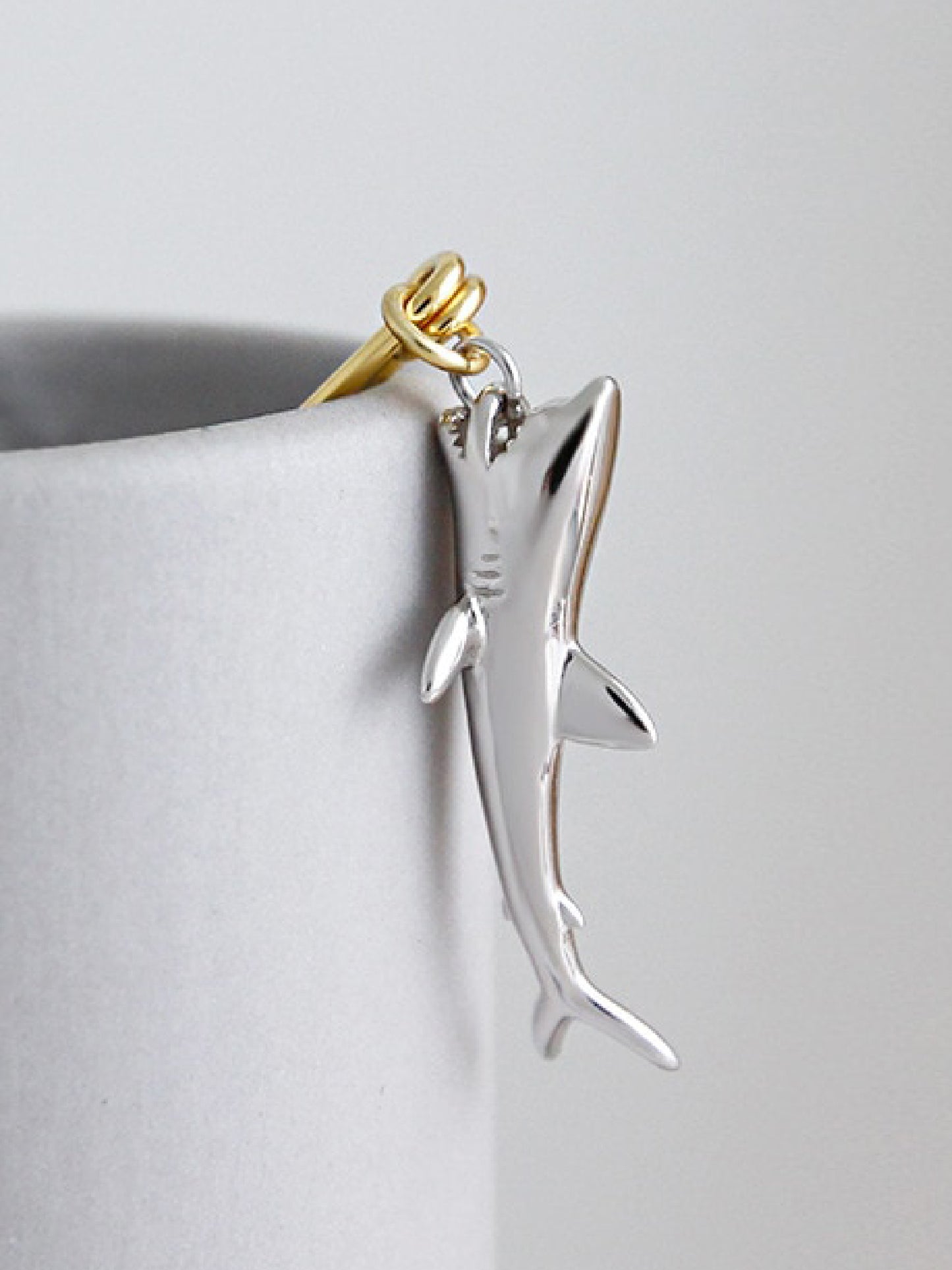 S925 Sterling Silver Shark Drop Earrings (1 pcs)